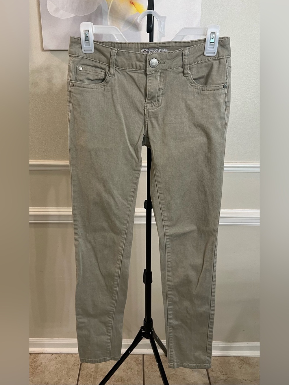 Love Culture Juniors Khaki Skinny Pants! Size 5.